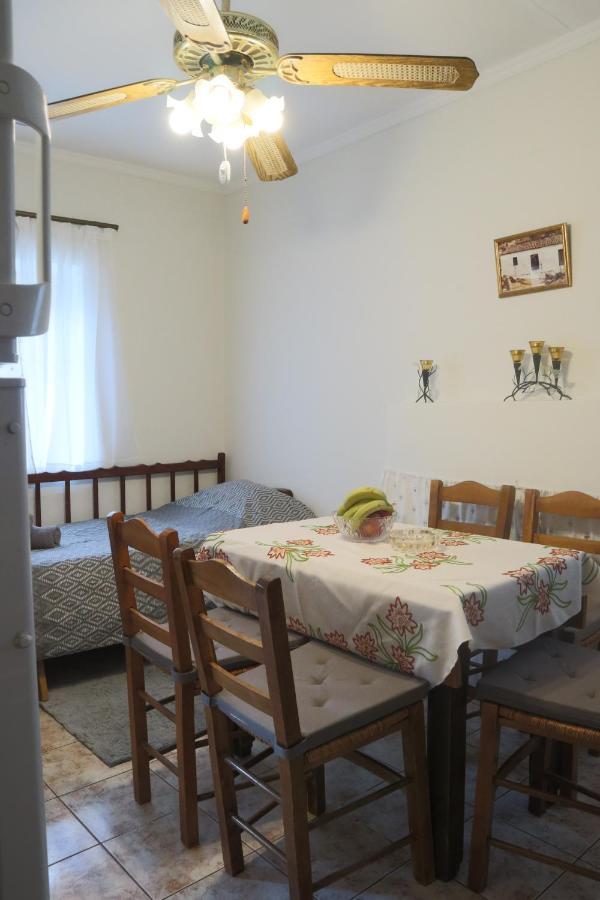 モネンバシアHouse Of Monachogios, Agios Fokas, Monemvassiaアパートメント エクステリア 写真